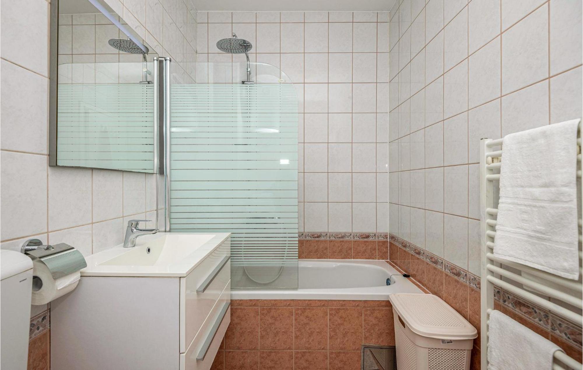 1 Bedroom Beautiful Apartment In บาชกาโวดา ภายนอก รูปภาพ